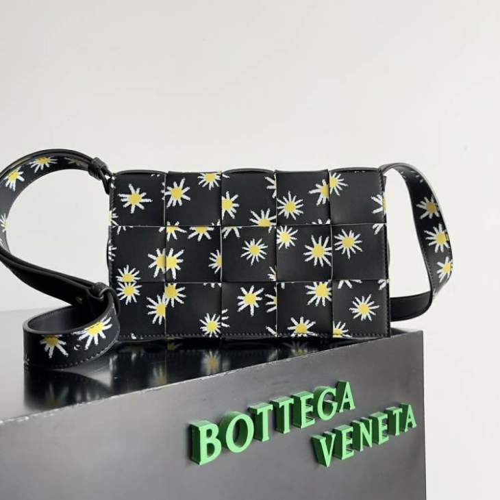 Picture of Bottega Veneta Handbags _SKUfw184065822fw